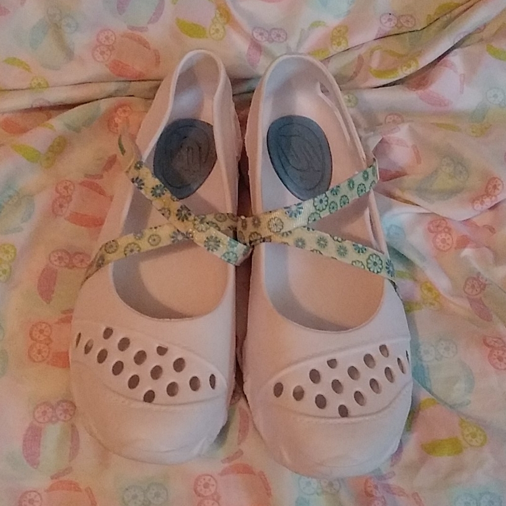 Skechers croc style shoes